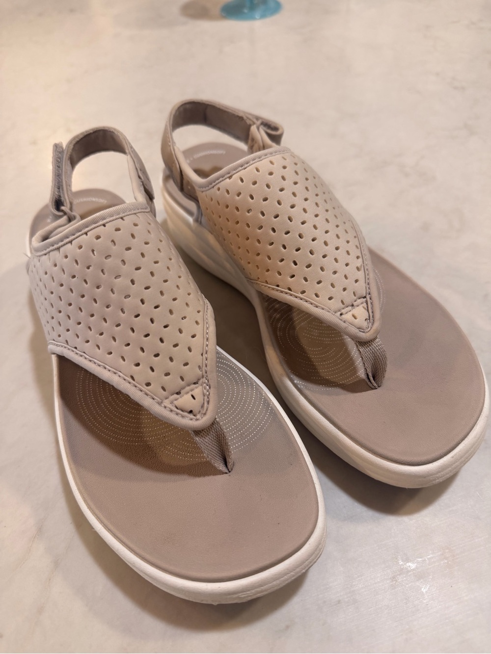 Clarks Cloudsteppers Women’s Beige Thong Slingback Comfort Sandals - Picture 2 of 9